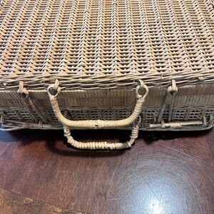 Wicker picnic basket